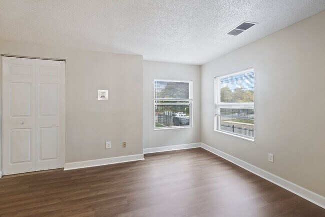 Foto del edificio - 3609 Balsam Ave