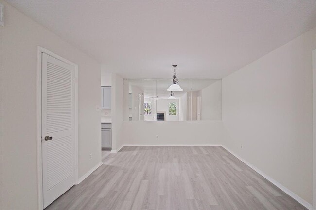 Building Photo - 9700 Leawood Blvd