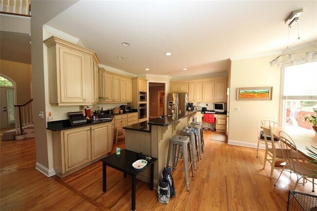 Building Photo - 275 Wilde Green Dr
