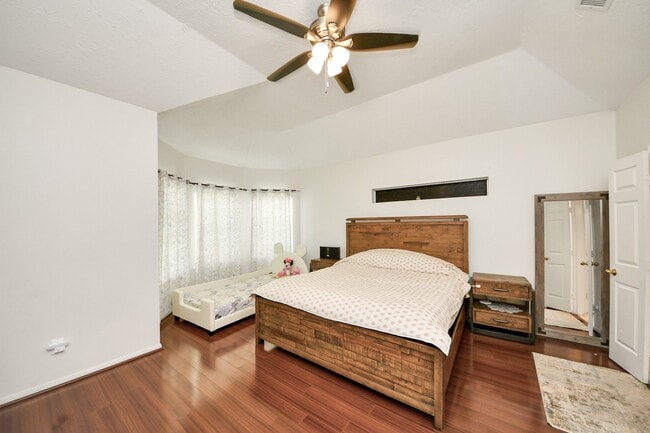 Foto del edificio - 922 Bayhill Dr