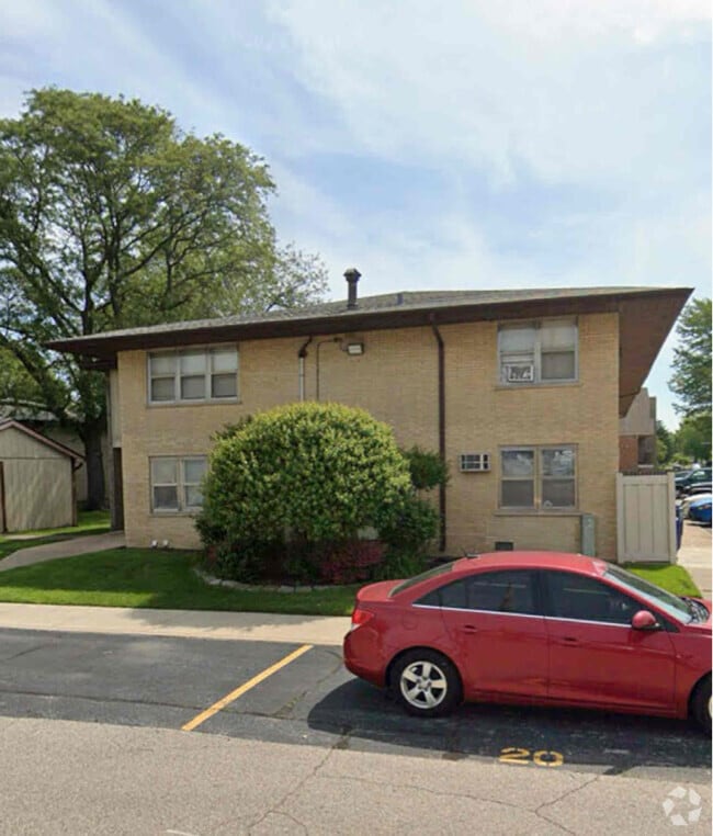 Building Photo - 8831 Schneider Ave