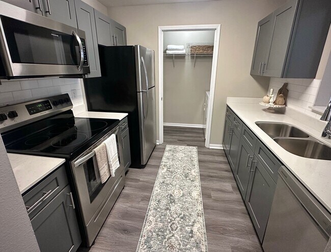 Foto del edificio - Riverwood Apartments