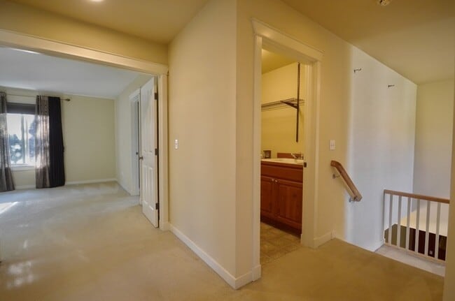 Building Photo - Elegant 4BR Murray Franklin Home in Fernwood Hills | EV Charger | Northshore Schools