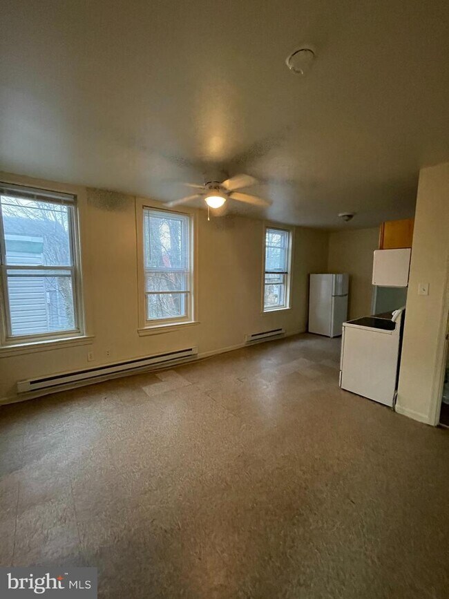 Building Photo - 1103 Lindley Ave
