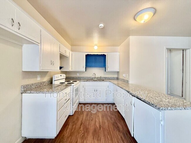 Foto del edificio - 444 1/2 E Babb Dr