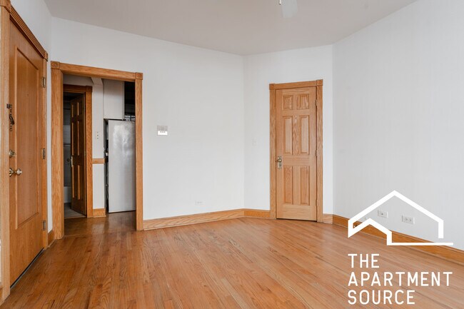 Foto del edificio - 4344 N Winchester Ave