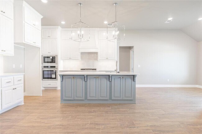 Building Photo - 16140 Verbena Cir