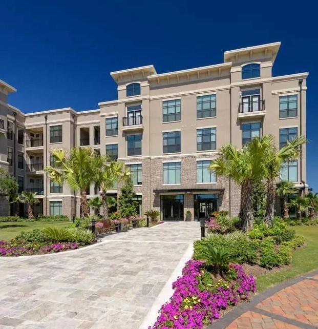 Foto principal - 13710 Park Row Blvd