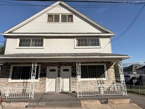 Building Photo - 1002 E Park Ave