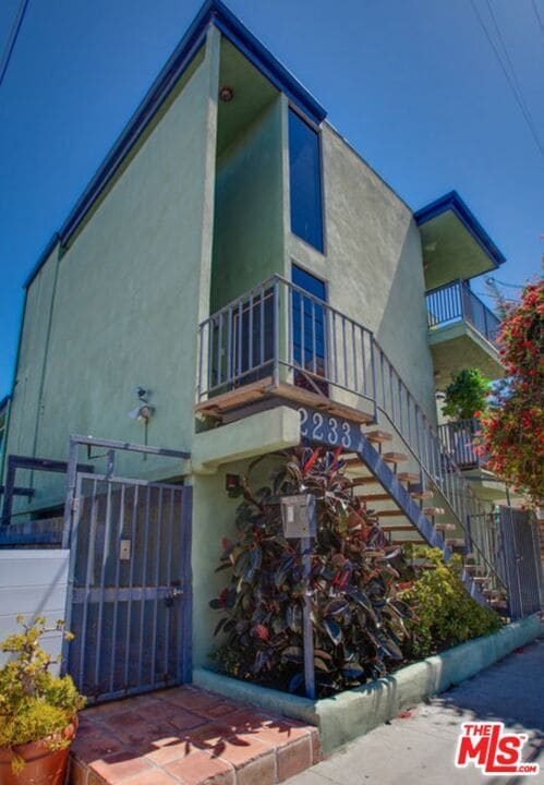 Primary Photo - 2233 4th St