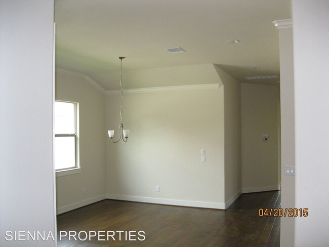 Building Photo - 301 Bluff St