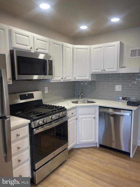 Building Photo - 949-UNIT Bridgeboro St