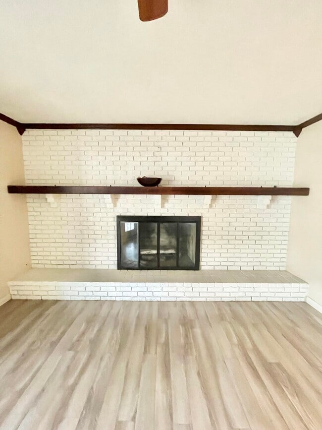 Building Photo - 3025 Briarwood Ln
