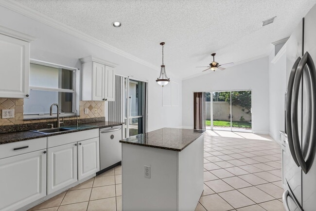 Building Photo - 7607 Colony Lake Dr
