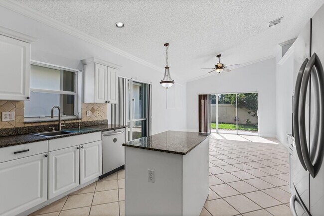 Foto del edificio - 7607 Colony Lake Dr