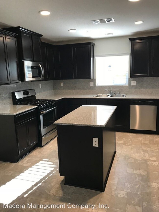 Building Photo - 4 br, 2 bath House - 1268 Milow Street
