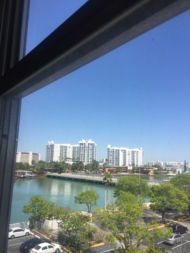 Foto del edificio - 1455 N Treasure Dr