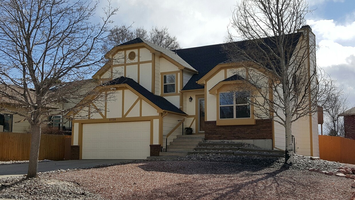 Primary Photo - Wonderful 4 bedroom Home in District #20