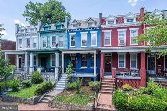 Building Photo - 916 5th St NE