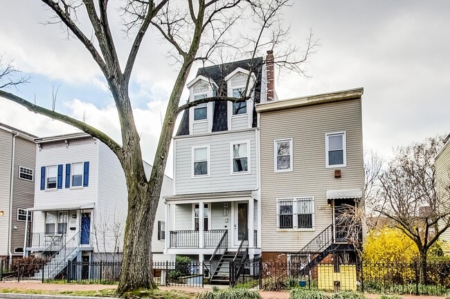 Building Photo - 1227 Morse St NE