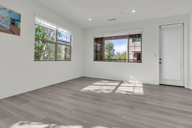 Foto del edificio - 711 Spring Gdn