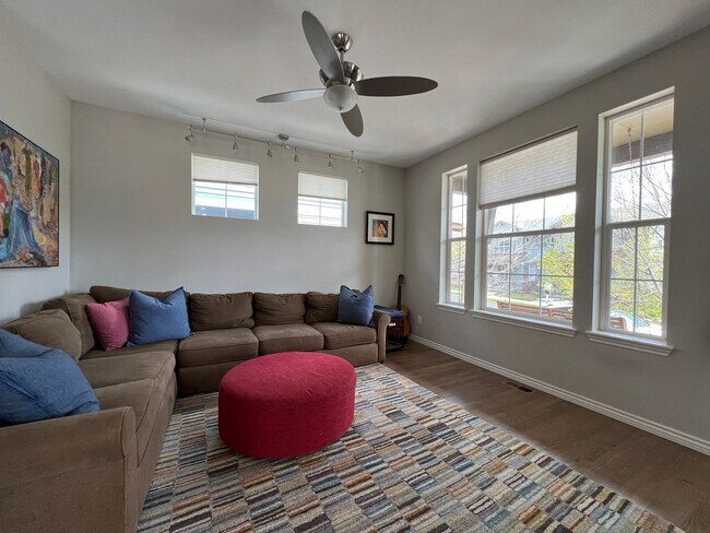 Building Photo - Beautiful 4 BED/3.5 BATH Home in Boulder -...