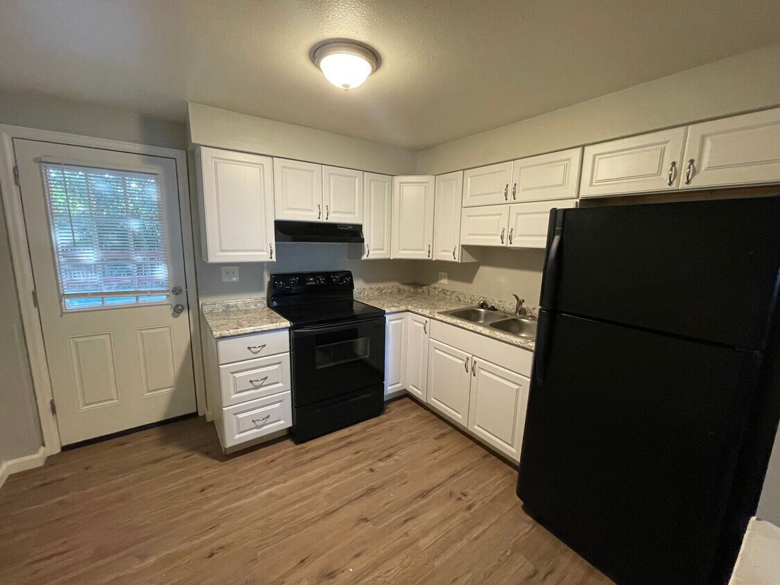 350 Vehr Dr Unit 2, Colorado Springs, CO 80916 Room for Rent in