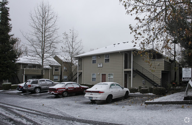 Building Photo - Courtside Apartments