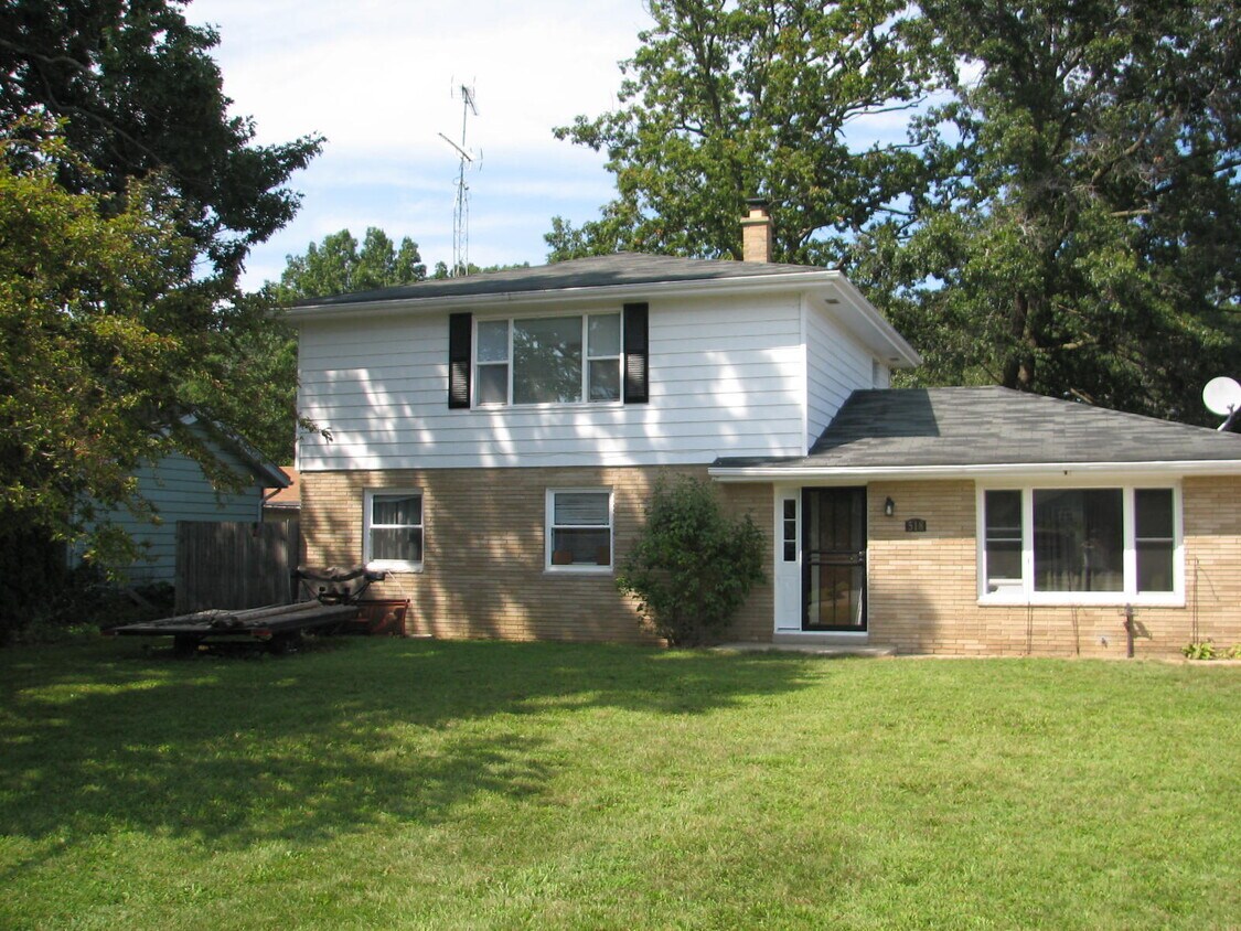Primary Photo - 518 11th Pl