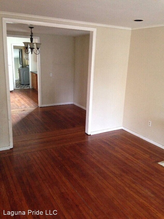Foto principal - 4 br, 1.5 bath House - 150 E 3rd ST