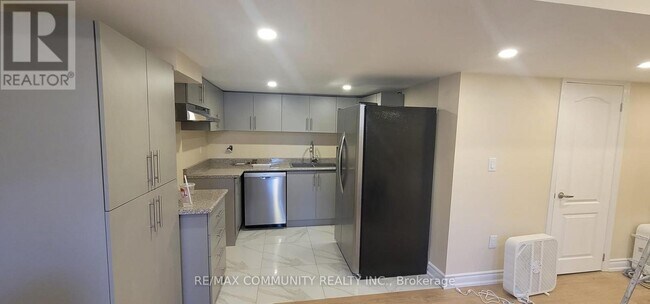 Building Photo - 13 Warton Ct