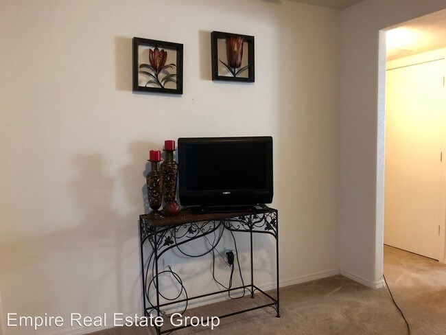 Building Photo - 2311 N Juniper Ln