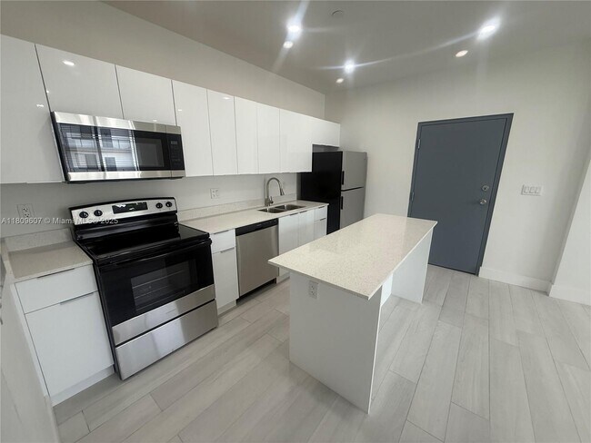 Foto del edificio - 879 E 24th St