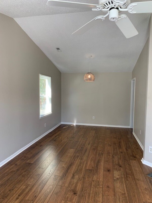 Foto del edificio - 10232 Rose Meadow Ln