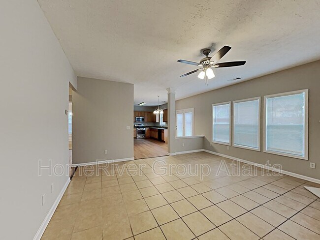 Building Photo - 2250 Village Green Dr