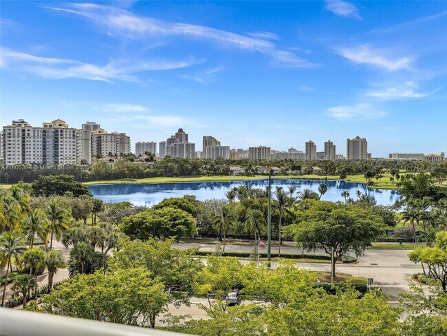 Foto del edificio - 3731 N Country Club Dr