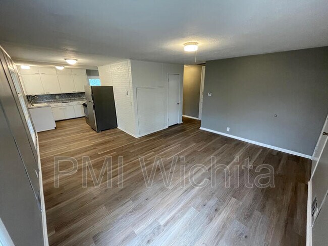Foto del edificio - 6061 N Hydraulic Ave