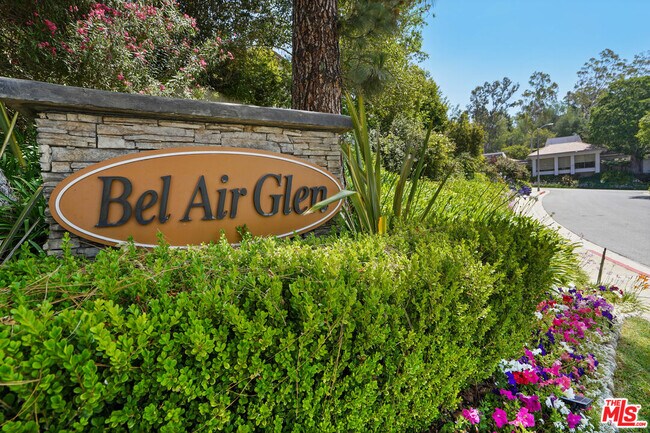 Foto del edificio - 10227 Autumn Leaf Cir