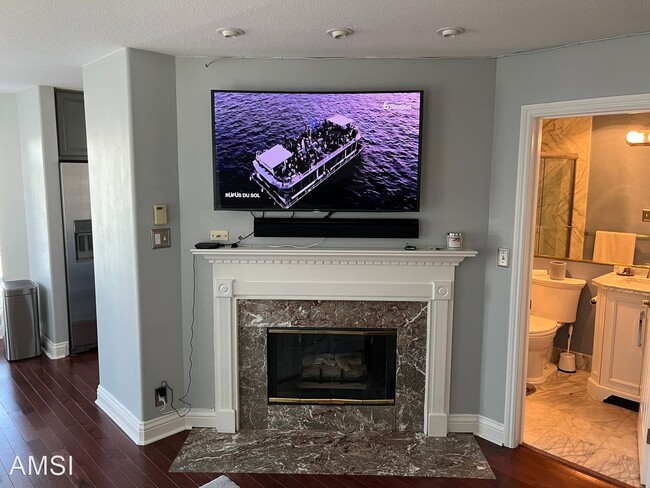 Building Photo - 2 br, 2 bath House - 1696 Golden Gate #202