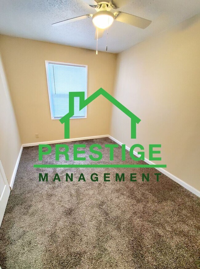 Foto del edificio - 3 bedroom 1 bath Updated Home Sec 8 welcome