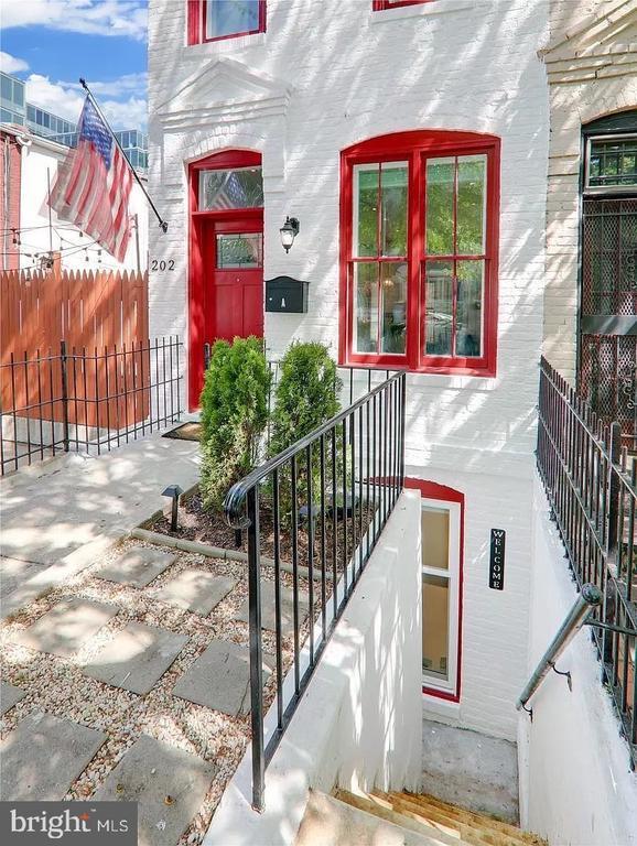 Primary Photo - 202 F St NE