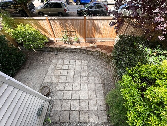 Photo - 3bs/2.5ba Seattle Townhome