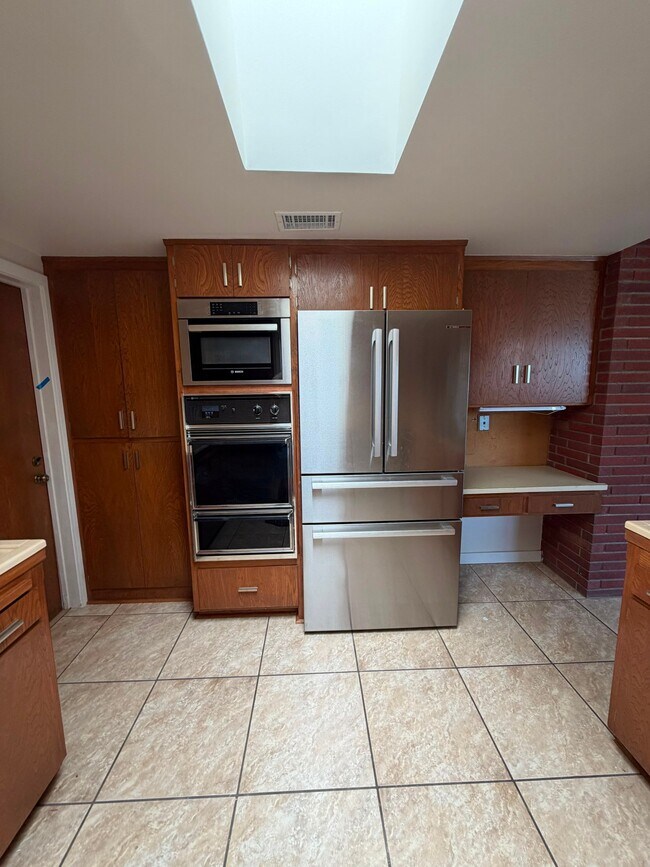 Foto del edificio - 1300 Oak Ave