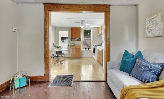 Building Photo - 2 br, 1 bath House - 2011 West Cucharras S...