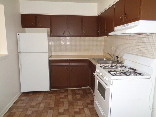 Building Photo - 8817 S Roberts Rd