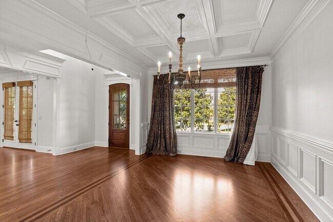 Foto del edificio - 2019 Overhill Dr