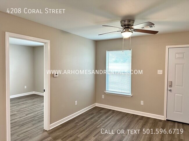 Foto del edificio - 4208B Coral Street | $850 | 2 beds, 1 bath