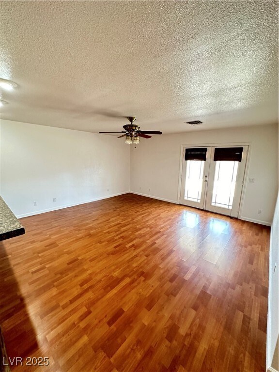 Foto del edificio - 260 Village Ct