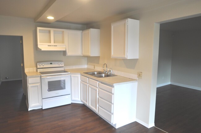 Building Photo - 1701 W Mallon Ave