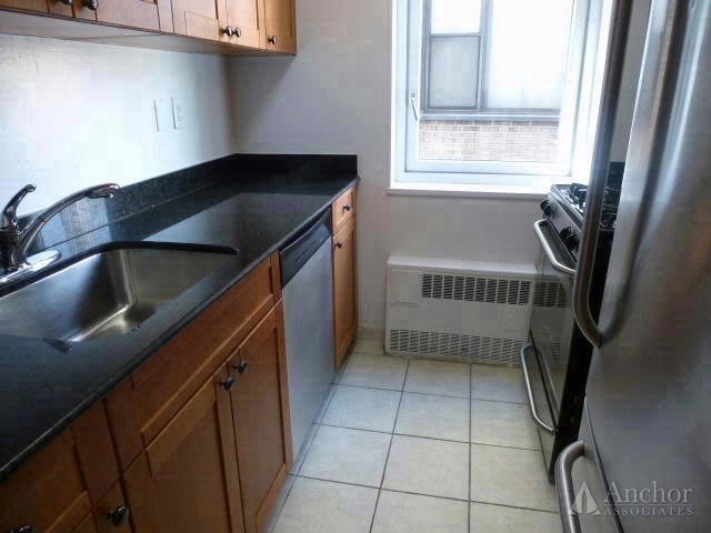 Building Photo - 166 E 34th St
